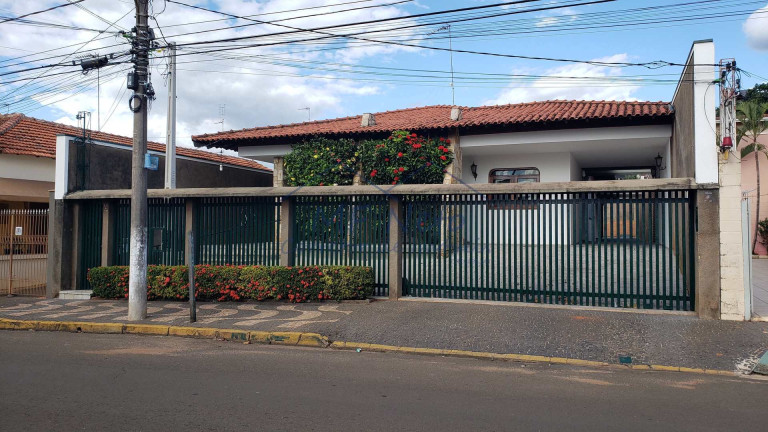 Imagem Casa com 5 Quartos à Venda, 770 m² em Centro - Pirassununga Imagem Casa com 5 Quartos à Venda, 770 m² em Centro - Pirassununga