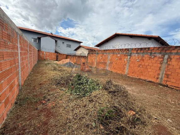 Imagem Terreno à Venda, 180 m² em Jardim Primavera - Montes Claros Imagem Terreno à Venda, 180 m² em Jardim Primavera - Montes Claros