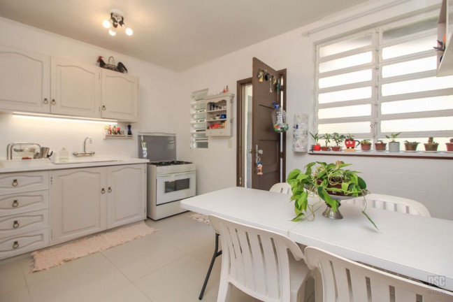 Imagem Casa com 3 Quartos à Venda, 246 m² em Ipanema - Porto Alegre Imagem Casa com 3 Quartos à Venda, 246 m² em Ipanema - Porto Alegre