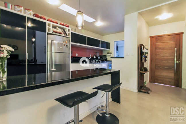 Imagem Casa com 2 Quartos à Venda, 166 m² Imagem Casa com 2 Quartos à Venda, 166 m²