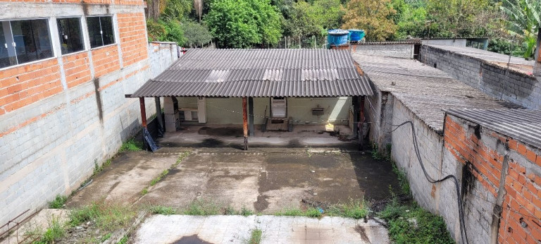 Imagem Imóvel com 2 Quartos à Venda, 650 m² em Jardim Itacolomi - Itapevi Imagem Imóvel com 2 Quartos à Venda, 650 m² em Jardim Itacolomi - Itapevi