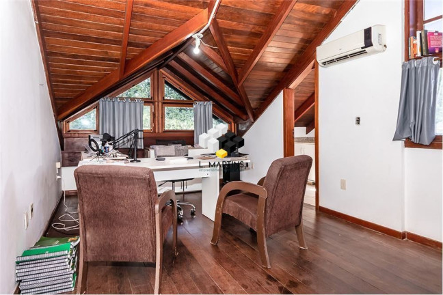 Imagem Casa com 3 Quartos à Venda, 123 m² em Menino Deus - Porto Alegre Imagem Casa com 3 Quartos à Venda, 123 m² em Menino Deus - Porto Alegre