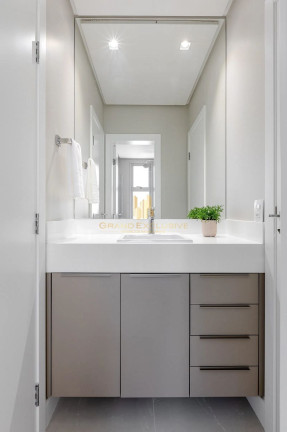 Imagem Apartamento com 4 Quartos à Venda, 131 m² em Centro - Balneário Camboriú Imagem Apartamento com 4 Quartos à Venda, 131 m² em Centro - Balneário Camboriú