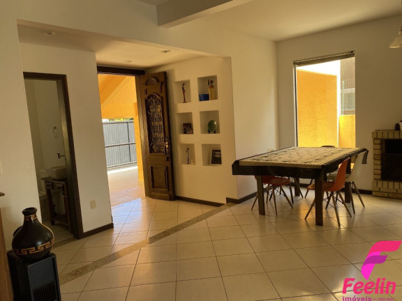 Imagem Casa com 6 Quartos à Venda, 220 m² em Campeche - Florianópolis Imagem Casa com 6 Quartos à Venda, 220 m² em Campeche - Florianópolis