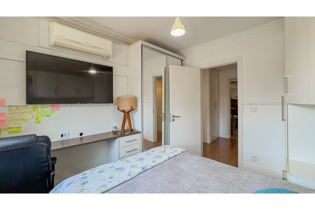 Imagem Imóvel com 3 Quartos à Venda, em Petrópolis - Porto Alegre Imagem Imóvel com 3 Quartos à Venda, em Petrópolis - Porto Alegre