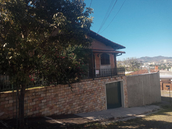 Casa com 4 Quartos à Venda, 226 m² em Salgado Filho - Belo Horizonte