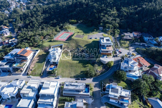 Imagem Terreno à Venda, 720 m² em Trindade - Florianópolis Imagem Terreno à Venda, 720 m² em Trindade - Florianópolis