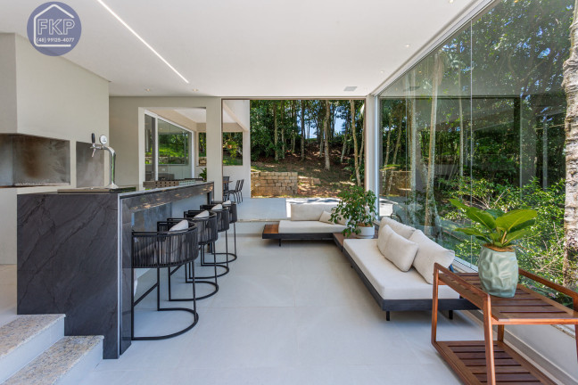 Imagem Casa com 4 Quartos à Venda, 524 m² em Estaleirinho - Balneário Camboriú Imagem Casa com 4 Quartos à Venda, 524 m² em Estaleirinho - Balneário Camboriú