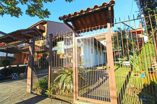 Imagem Casa com 4 Quartos à Venda, 300 m² em Ipanema - Porto Alegre Imagem Casa com 4 Quartos à Venda, 300 m² em Ipanema - Porto Alegre