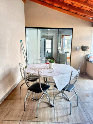 Imagem Casa com 3 Quartos à Venda, 250 m² Imagem Casa com 3 Quartos à Venda, 250 m²