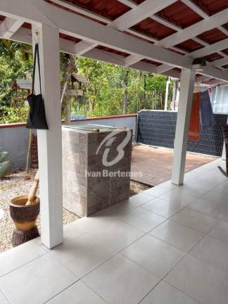 Imagem Casa com 3 Quartos para Temporada, em Zimbros - Bombinhas Imagem Casa com 3 Quartos para Temporada, em Zimbros - Bombinhas
