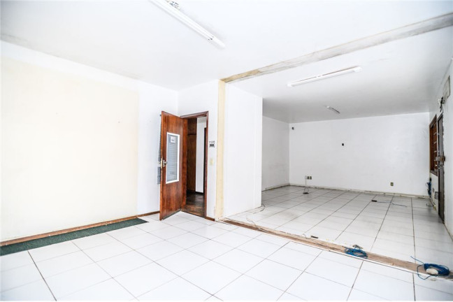 Imagem Casa com 6 Quartos à Venda,  em Passo Da Areia - Porto Alegre