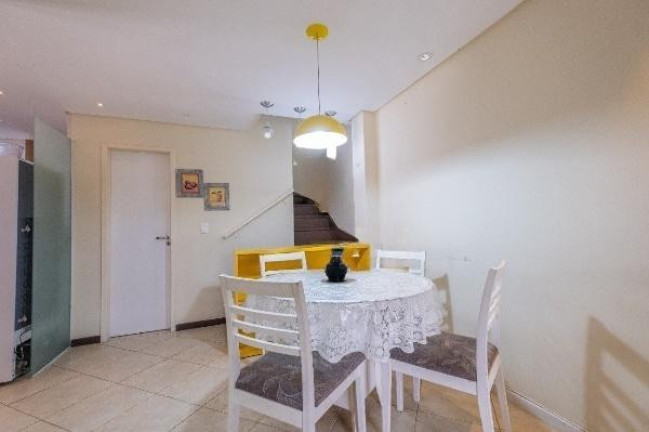 Imagem Sobrado com 3 Quartos à Venda, 160 m² em Cachoeira Do Bom Jesus - Florianópolis