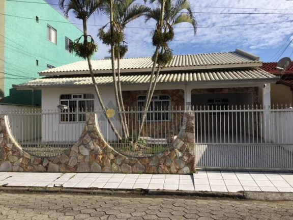 Imagem Casa com 3 Quartos para Alugar, 126 m² em Centro - Navegantes