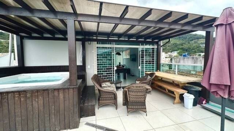 Imagem Casa com 3 Quartos à Venda, 400 m² em Nações - Balneário Camboriú