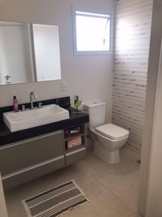 Imagem Casa de Condomínio com 3 Quartos à Venda, 220 m²