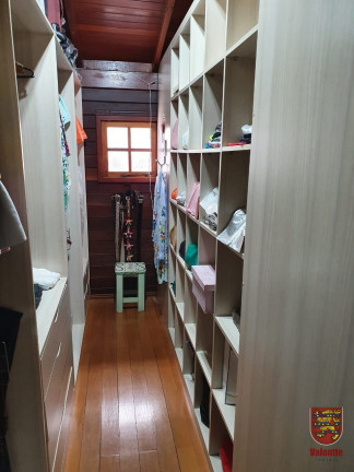 Imagem Casa com 4 Quartos à Venda, em Lagoa Da Conceição - Florianópolis Imagem Casa com 4 Quartos à Venda, em Lagoa Da Conceição - Florianópolis
