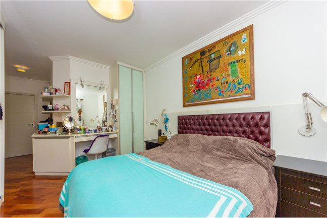 Imagem Casa com 4 Quartos à Venda, 169 m²