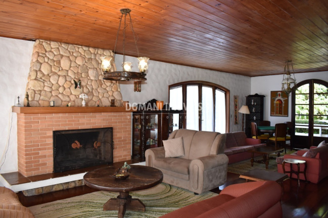 Imagem Casa com 4 Quartos à Venda, 560 m² em Região Do Alto Do Capivari - Campos Do Jordão Imagem Casa com 4 Quartos à Venda, 560 m² em Região Do Alto Do Capivari - Campos Do Jordão