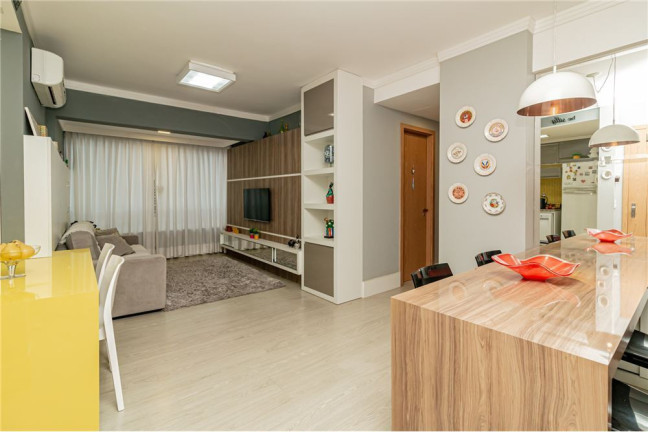 Imóvel com 2 Quartos à Venda,  em Passo Da Areia - Porto Alegre
