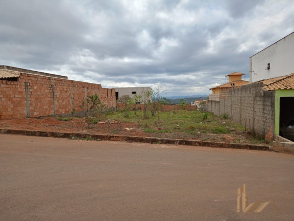 Terreno à Venda, 360 m² em Vila Verde - São Joaquim De Bicas