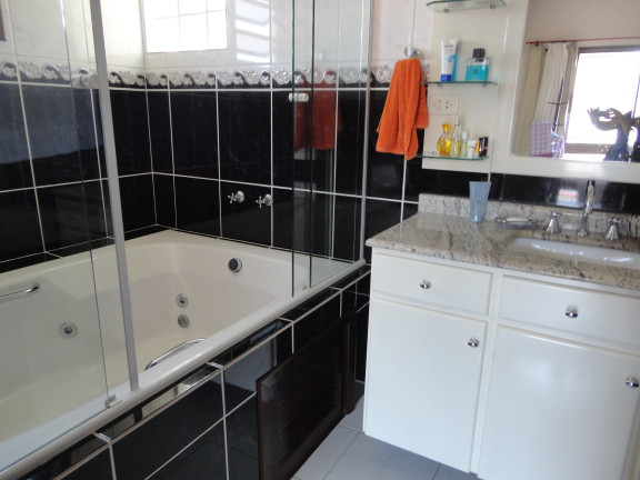 Imagem Casa com 3 Quartos à Venda, 260 m² em America - Joinville