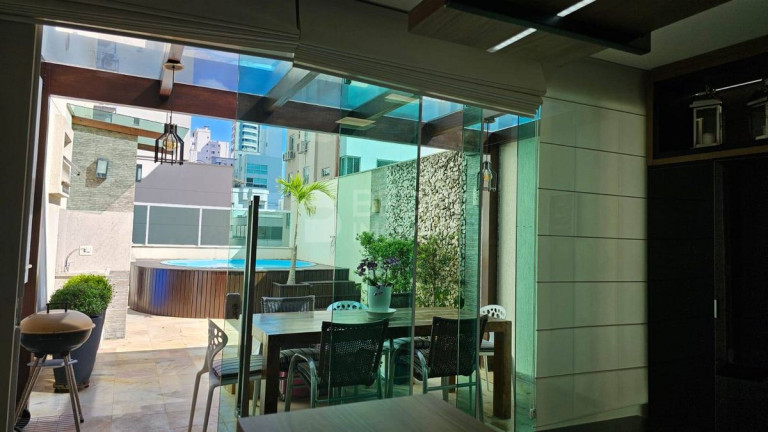 Imagem Apartamento com 3 Quartos à Venda, 177 m² em Centro - Balneário Camboriú Imagem Apartamento com 3 Quartos à Venda, 177 m² em Centro - Balneário Camboriú
