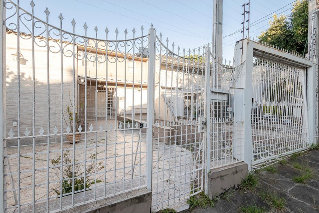 Imagem Casa com 3 Quartos à Venda, 300 m² em Jardim Sabará - Porto Alegre Imagem Casa com 3 Quartos à Venda, 300 m² em Jardim Sabará - Porto Alegre