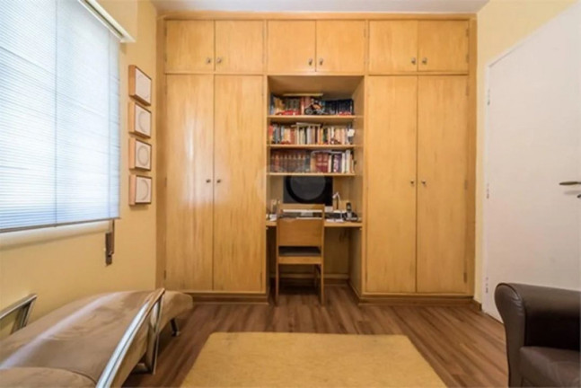 Imagem Casa com 6 Quartos à Venda, 202 m²