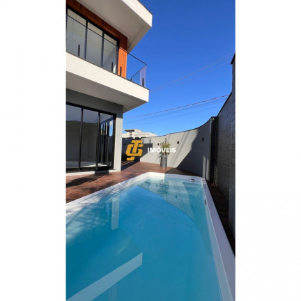 Sobrado com 4 Quartos à Venda,  em Terras Altas - Camboriú