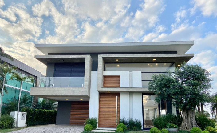 Imagem Casa com 5 Quartos à Venda, 350 m² em Centro - Xangri-lá Imagem Casa com 5 Quartos à Venda, 350 m² em Centro - Xangri-lá