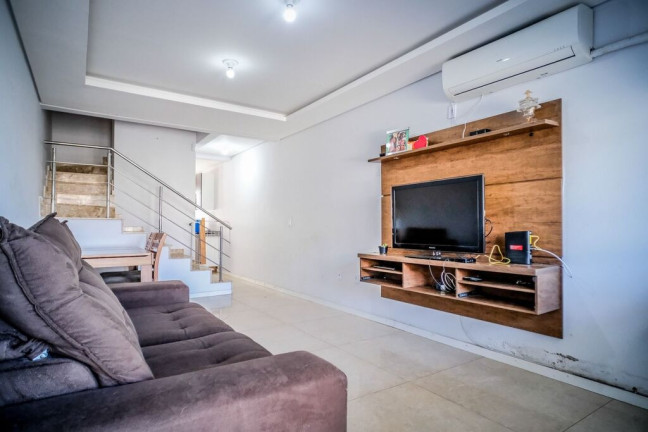 Imagem Casa com 2 Quartos à Venda, 100 m² em Jardim Itu - Porto Alegre Imagem Casa com 2 Quartos à Venda, 100 m² em Jardim Itu - Porto Alegre