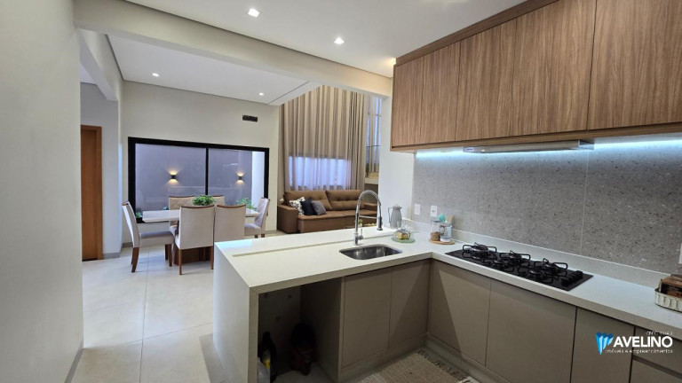 Imagem Sobrado com 3 Quartos à Venda, 225 m² em Porto Seguro - Dourados