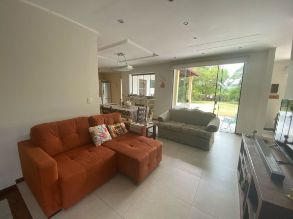Imagem Casa com 3 Quartos à Venda, 293 m² em Jardim Do Salso - Porto Alegre Imagem Casa com 3 Quartos à Venda, 293 m² em Jardim Do Salso - Porto Alegre