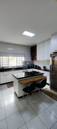 Imagem Casa com 3 Quartos à Venda, 124 m² em Vila São Lúcio - Botucatu Imagem Casa com 3 Quartos à Venda, 124 m² em Vila São Lúcio - Botucatu