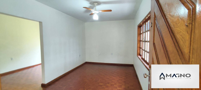 Imagem Casa com 3 Quartos à Venda, 131 m² em Coqueiral - Cascavel