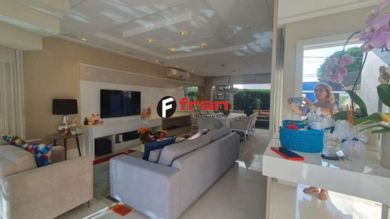 Imagem Casa com 3 Quartos à Venda, 204 m² em Córrego Grande - Florianópolis