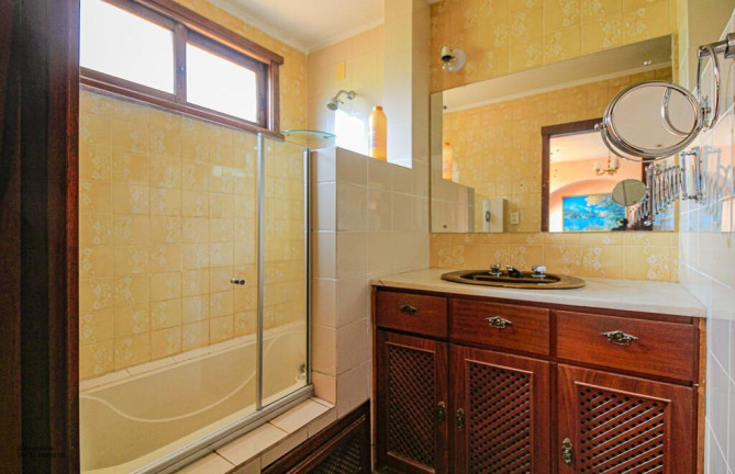 Imagem Casa com 4 Quartos à Venda, 252 m² em Jardim Isabel - Porto Alegre Imagem Casa com 4 Quartos à Venda, 252 m² em Jardim Isabel - Porto Alegre
