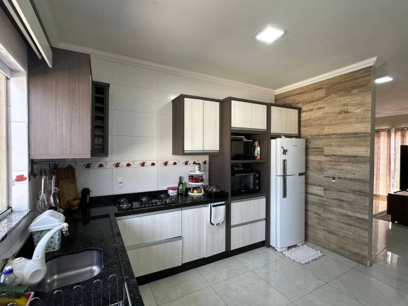 Imagem Casa com 9 Quartos à Venda, 450 m² em Centro - Balneário Barra Do Sul Imagem Casa com 9 Quartos à Venda, 450 m² em Centro - Balneário Barra Do Sul