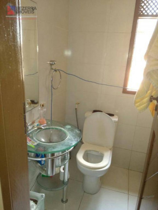 Imagem Casa com 5 Quartos à Venda, 228 m² em Lagoa Nova - Natal