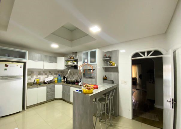 Imagem Casa com 4 Quartos à Venda, 370 m² em Costa E Silva - Joinville Imagem Casa com 4 Quartos à Venda, 370 m² em Costa E Silva - Joinville