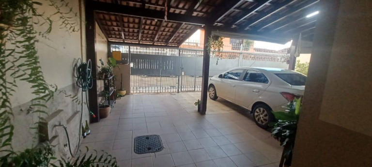Imagem Casa com 6 Quartos à Venda, em Guará Ii - Brasília Imagem Casa com 6 Quartos à Venda, em Guará Ii - Brasília