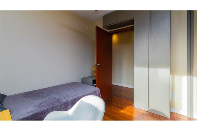 Imagem Imóvel com 4 Quartos à Venda, em Menino Deus - Porto Alegre Imagem Imóvel com 4 Quartos à Venda, em Menino Deus - Porto Alegre