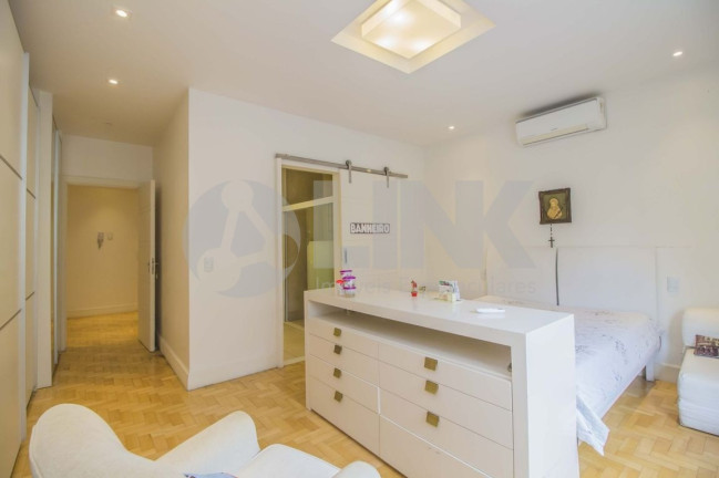 Imagem Apartamento com 4 Quartos à Venda, 251 m² em Moinhos De Vento - Porto Alegre Imagem Apartamento com 4 Quartos à Venda, 251 m² em Moinhos De Vento - Porto Alegre