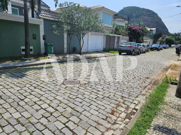 Imagem Casa com 3 Quartos à Venda, 270 m² em Vargem Pequena - Rio De Janeiro