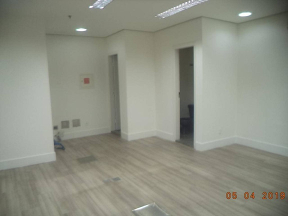 Sala Comercial à Venda, 38 m² em Vila Olímpia - São Paulo