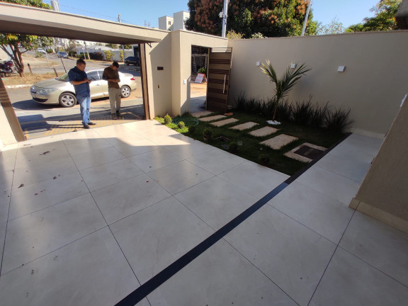 Imagem Imóvel com 
            	3             Quartos à Venda, 111 m² em 
            	Jardim Maria Ines             - 
            	Aparecida De Goiania            