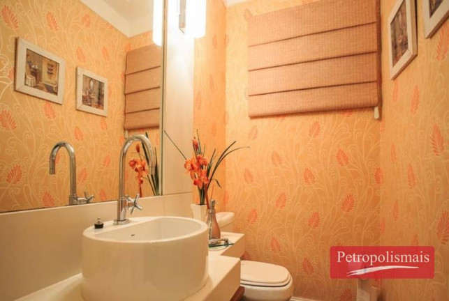 Imagem Casa de Condomínio com 3 Quartos à Venda, em Quitandinha - Petrópolis Imagem Casa de Condomínio com 3 Quartos à Venda, em Quitandinha - Petrópolis