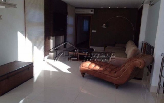 Imagem Imóvel com 5 Quartos à Venda, 1.750 m² em Piracangaguá - Taubaté Imagem Imóvel com 5 Quartos à Venda, 1.750 m² em Piracangaguá - Taubaté