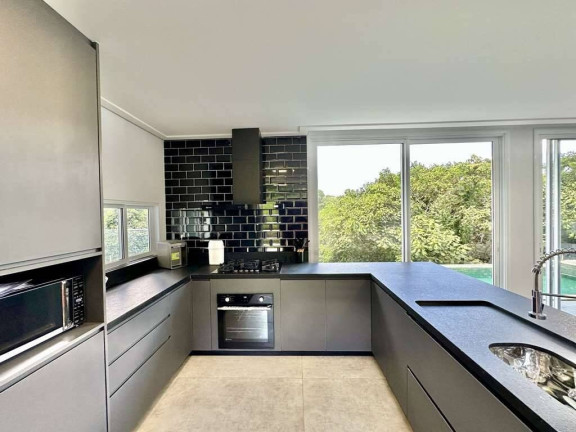 Imagem Casa de Condomínio com 4 Quartos à Venda, em Chácara Dos Lagos - Carapicuíba Imagem Casa de Condomínio com 4 Quartos à Venda, em Chácara Dos Lagos - Carapicuíba